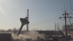河南油田3座供水水塔爆破拆除